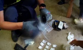 台中警攻堅起出毒品槍械 52歲男送辦