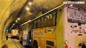 國道六號埔里隧道發生4車連環追撞事故。（圖／翻攝畫面）