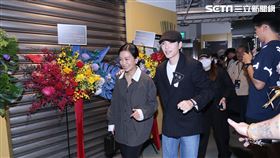 蕭敬騰（右）和老婆Summer（左）一起來看陶喆演唱會。（圖／記者鄭孟晃攝影）