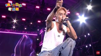 吳克群台東開唱誠意十足！當眾脫光露大肌