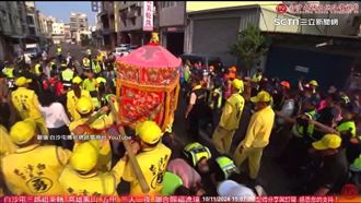 粉紅超跑旋風！心疼陳情媽鑾轎駐足2分鐘