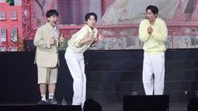 ▲B1A4挑戰16蹲，只有最年輕的孔燦完成。（圖／CTWANT提供）