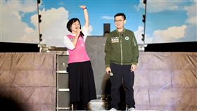 民進黨新北市黨部主委蘇巧慧今（10）日參加由新北市議員卓冠廷主辦的紙風車「即將成真火舞團」親子活動。（圖／民進黨新北市黨部提供）