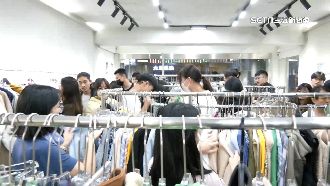 店家推1680元隨便拿　民眾怨排隊動線亂