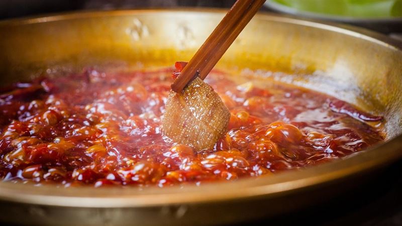 冬天手腳冰冷，進補喝酒、麻辣鍋、熱奶茶看似暖身，其實都是「假暖食物」。（示意圖／PIXABAY）