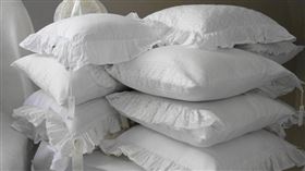 大部分人睡覺都會躺枕頭，但如果發現沒有枕頭你會呼吸困難，那要注意了。（示意圖／PIXABAY）