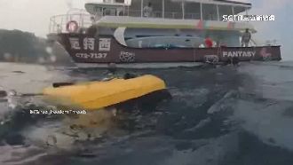 驚！小琉球美人洞潛水客　險遭娛樂船輾壓