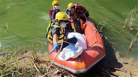 苗栗卓蘭發電廠9日放水，一名鄧姓男子（57歲）當天疑涉水到對岸維修果園水管時，不慎落水遭沖走失聯，警消人員獲報後，經過連日搜索，今天上午9時許，在事發地點下游約400公尺水域，尋獲鄧姓男子遺體。