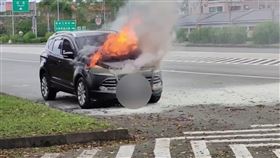 國道5號北向29.7公里（頭城匝道出口）今天（11日）發生一起火燒車事件，一名李姓男子開車行經該路段時，發現車頭起火冒煙，李男連忙下車想滅火，但火勢一發不可收拾，直到消防隊到場灌救才撲滅。