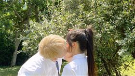 古曜威與慈妹MV一吻定情（圖／單純夢想提供）