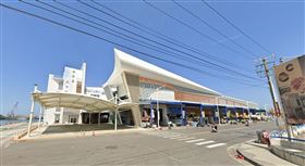 9月底開始許女失聯神隱，到蚵仔寮魚市擺攤找人也撲空。（圖／翻攝自google街景畫面）
