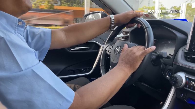 高鐵站搭小黃走國道車資加倍！民眾嚇壞