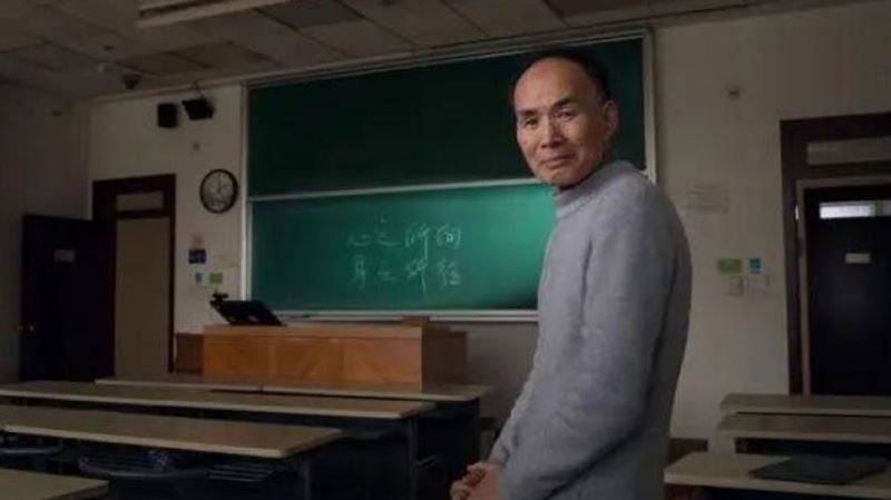 復旦大學教授建議畢業先啃老　親揭原因