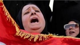 伊拉克婦女在巴格達解放廣場抗議。（圖／X）