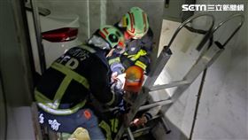 機械車位,坑洞,墜落,受傷,台中（圖／翻攝畫面）
