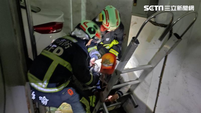 新／墜機械車位3米深坑洞！台中男急送醫