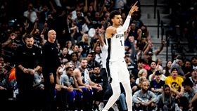 溫班亞馬出賽34分鐘轟6顆三分球、豪取34分狂抓14籃板，還送出6助攻，率領球隊以116：96打爆國王。（圖／翻攝自馬刺隊X）