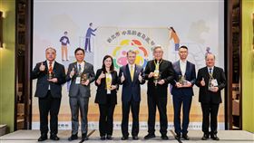 新北中高齡友善職場認證　勞工局長陳瑞嘉表揚40企業 6家獲卓越認證（業配勿用）