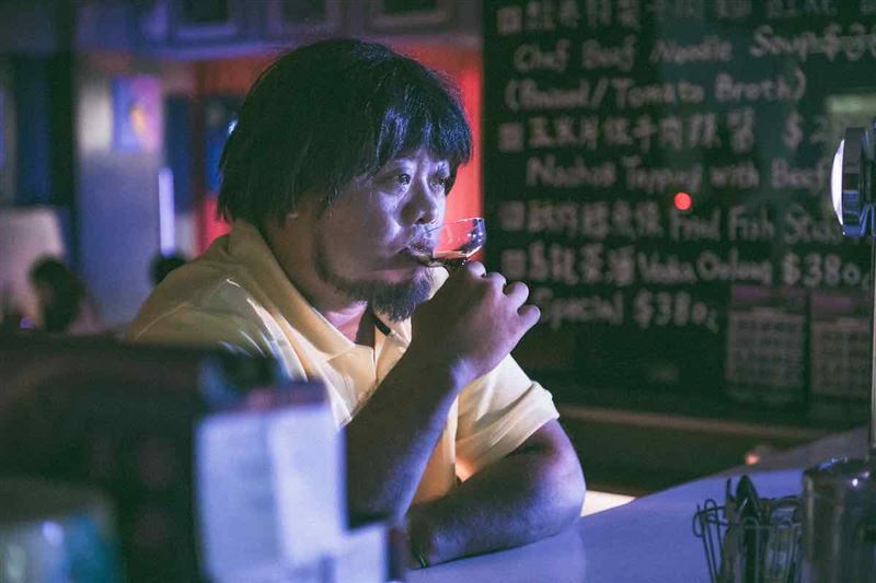 潘信新歌〈你的感情路〉MV找來巴大雄助陣，並特別選在1111光棍節上線。（圖／時刻娛樂提供）