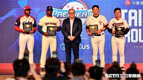 ▲世界12強棒球錦標賽賽前記者會，古巴、多明尼加、台灣、韓國總教練合影。（圖／記者劉彥池攝影）