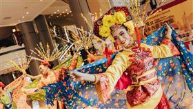 美食節期間特邀馬來西亞民俗舞蹈團於凱菲屋餐廳演出。（圖／飯店旅宿業者提供）