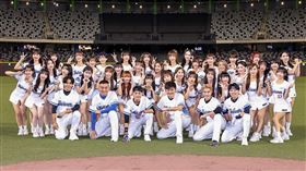 台灣啦啦隊女孩再次被國際看見。（圖／翻攝自CPBL 中華職棒臉書）