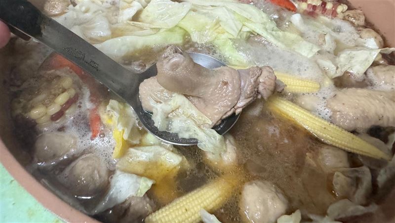 煮麻油雞 客家婆婆嫌閩南人加「2物」難吃