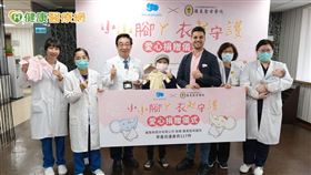 麗嬰房響應世界早產兒日，公益捐贈宜蘭羅東聖母醫院117件早產兒連身衣。由左到右吳佳娟護理師、林秀鈴護理長、馬漢光院長、早產兒媽媽、達芮鎧 (Ricardo)副總、莊瑜瑜兒科主任、賴佳穎專科護理師。