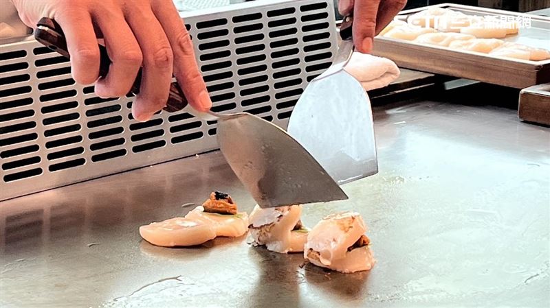 隔壁情侶狂點海鮮他不爽 1舉動氣全消了