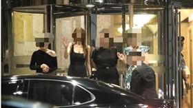 國民黨立委王鴻薇今（12）日爆料指出，衛福部前部長陳時中以及前次長王必勝於今年8月6日出席一個場合，會後陳被拍到與香肩美女比肩而出。（圖／翻攝王鴻薇臉書)