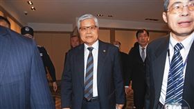 台積電董事長魏哲家面臨美方要求亞利桑那廠加速擴產壓力。