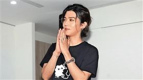 Bii畢書盡遭老東家老鷹音樂提告，指他提前解約，求償提前終止金3千萬元。