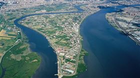 占地300公頃左右的社子島兼具調節洪水與溫度的功能，專家憂心各界進駐開發，恐讓夏天的台北盆地愈發炎熱。（圖／報系資料照）