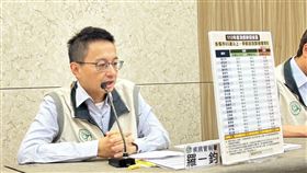 羅一鈞說明疫苗接種情況。（圖／記者簡浩正攝影）