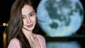 Angelababy狂曬美照。（圖／翻攝自微博）
