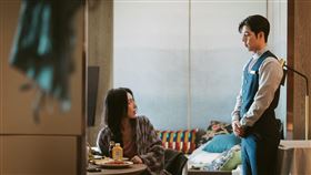 新星演員詹懷雲飾演鮮肉房務員曖昧楊謹華。（圖／Netflix提供）