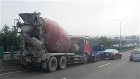 台中、水泥車、超載、煞車失靈、推撞3車、2傷