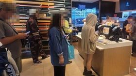 麥當勞厚鬆餅漢堡排隊人潮（圖／記者李宜樺攝影）