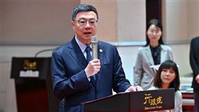 行政院長卓榮泰今（13）日在接見「全美台灣同鄉會2024返台參訪團」。（圖／行政院提供)