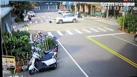 車禍,路口,機車,轎車,碰撞,台中,驚悚（圖／翻攝畫面）