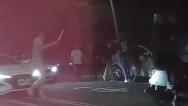 台中球棒隊出沒！持棒凶狠叫囂⋯糗攔錯車