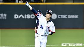 ▲世界12強棒球錦標賽，台灣隊左外野手陳晨威炸裂滿貫砲。（圖／記者劉彥池攝影）