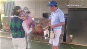 郭台銘打賞桿弟50萬元現金。（圖／林姓球友提供）