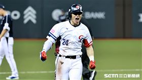 ▲世界12強棒球錦標賽，台灣隊中外野手陳傑憲炸裂2分砲。（圖／記者劉彥池攝影）