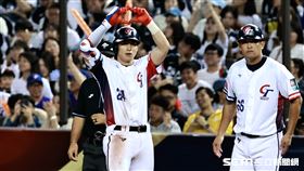 ▲世界12強棒球錦標賽，台灣隊中外野手陳傑憲敲出安打上壘。（圖／記者劉彥池攝影）