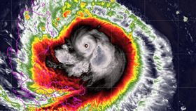 天兔出現「1現象」恐登強颱門檻！估東南部影響最大　3地風雨最猛（圖／翻攝自「天氣職人-吳聖宇」臉書）