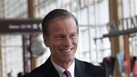 美國南達科他州參議員圖恩（John Thune）13日獲共和黨人推選為新任參院多數黨領袖。（圖／翻攝自John Thune臉書）
