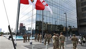 秘魯APEC年會　場館周邊戒備（1）2024年亞太經濟合作會議（APEC）在秘魯利馬會議中心（Lima Convention Center）舉行，當地時間11日場館周邊已有軍人駐守，維安戒備。中央社記者翁睿坤利馬攝　113年11月12日