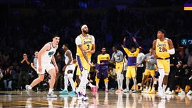 洛杉磯戴維斯（Anthony Davis）末節砍進2顆三分球。（圖／翻攝自湖人隊X）