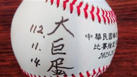 曬大巨蛋首場比賽界外球！李四川：耐住批評才有美麗明天。（圖／翻攝自李四川臉書）
